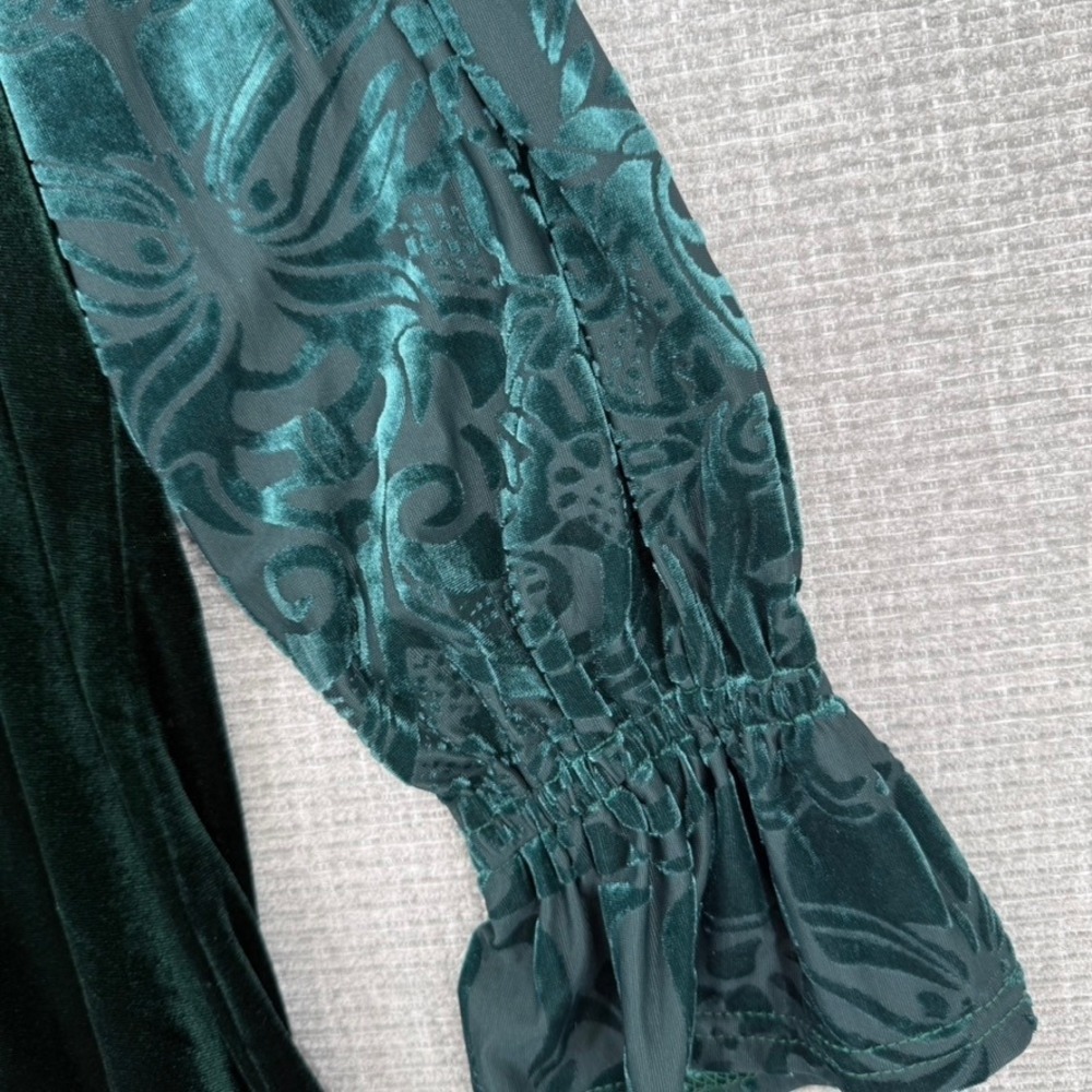 Caleaoo Velvet Whimsigoth Mock Neck Top Women M Green Stretch Flowy Goth Boho - Picture 4 of 10